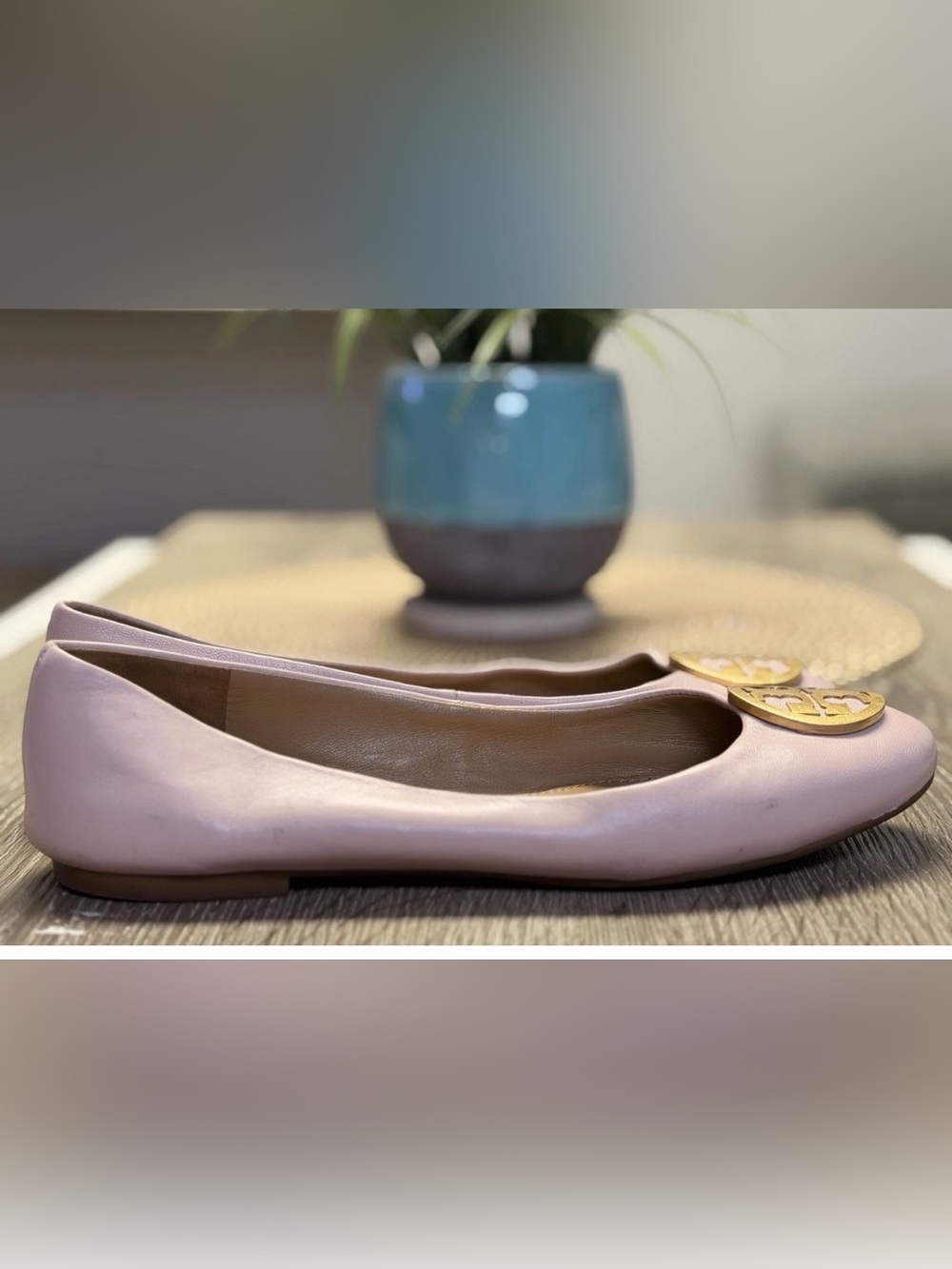 Tory Burch Benton 2 Sea Shell Pink Leather Ballet Flats Gold Logo Logo Sz 7.5 - Picture 2 of 9